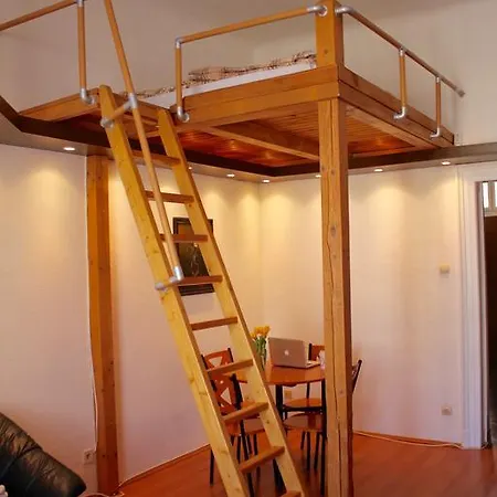 Lux Apartman アパート *