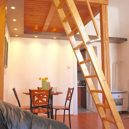 Lux Apartman شقة *